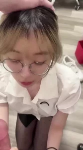 我的母狗性奴大学女友穿不同制服做爱的样子，大学3年真的被调教好了